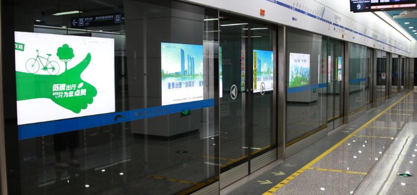 地鐵LED顯示屏.jpg 地鐵LED顯示屏.jpg